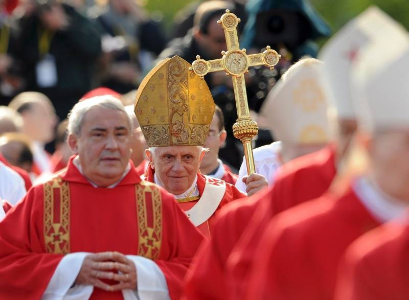 Il Papa a Lourdes: 
no alla benedizione 
di unioni illegittime