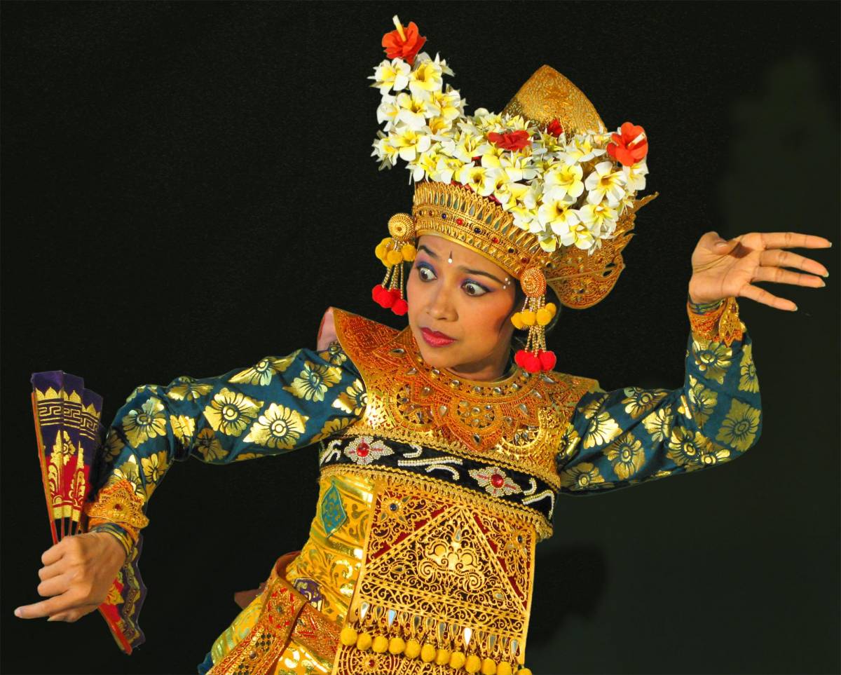 Bali, rivolta delle danzatrici 
contro gli integralisti islamici