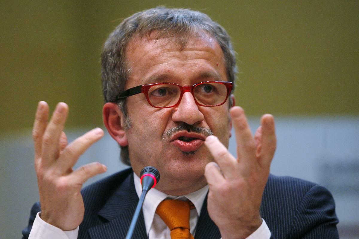 Maroni: subito nuovi centri di espulsione