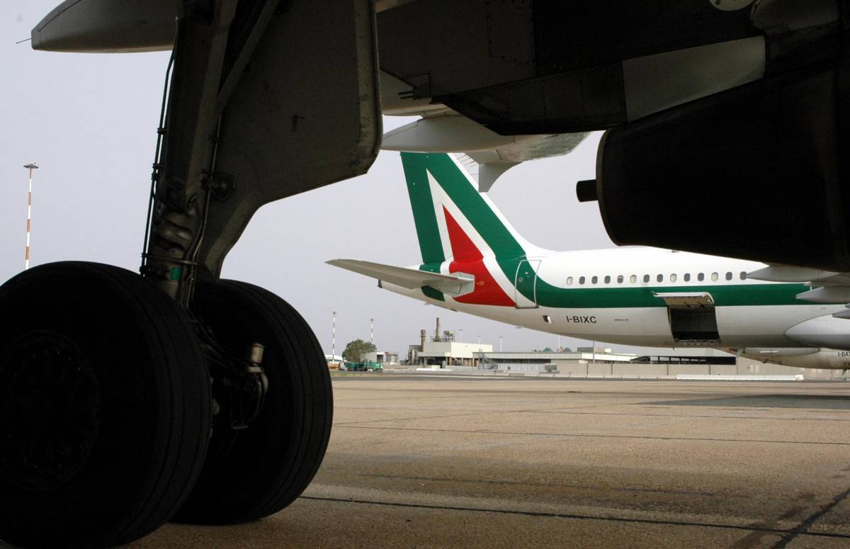 Alitalia, Fantozzi cerca investitori 
La Cgil: trattiamo se lui fa il mediatore