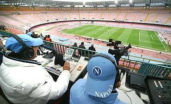 Napoli, restano chiuse 
le curve del San Paolo