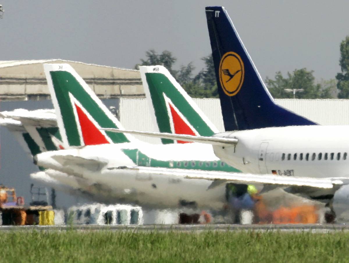 Alitalia: la Cgil firma, i piloti rinviano 
E Veltroni va in tv a fare l'eroe