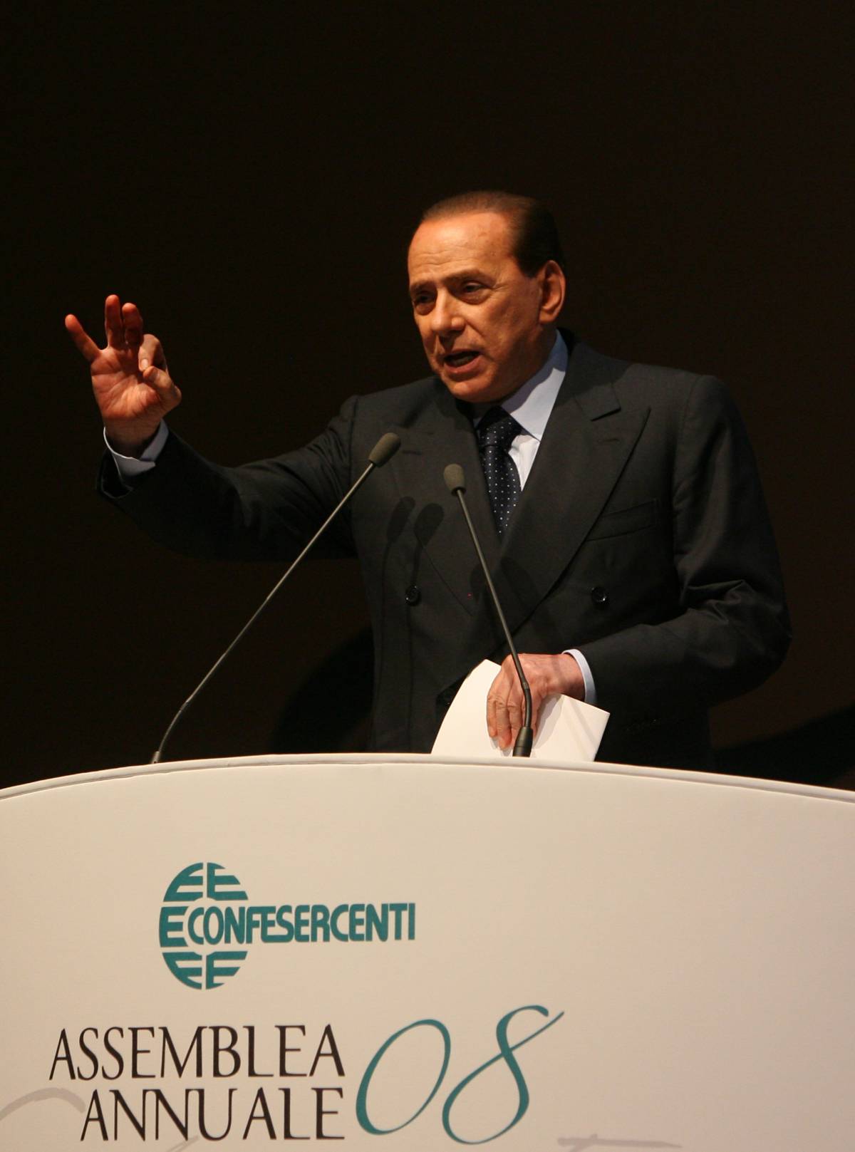 Berlusconi a Veltroni: 
"Ridicolo pensare 
a una collaborazione"