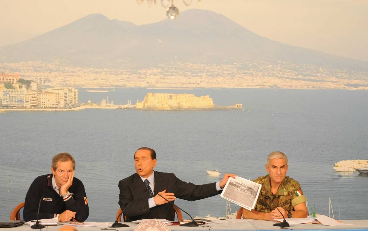 Rifiuti, Berlusconi: 
"In Campania il quinto 
termovalorizzatore"