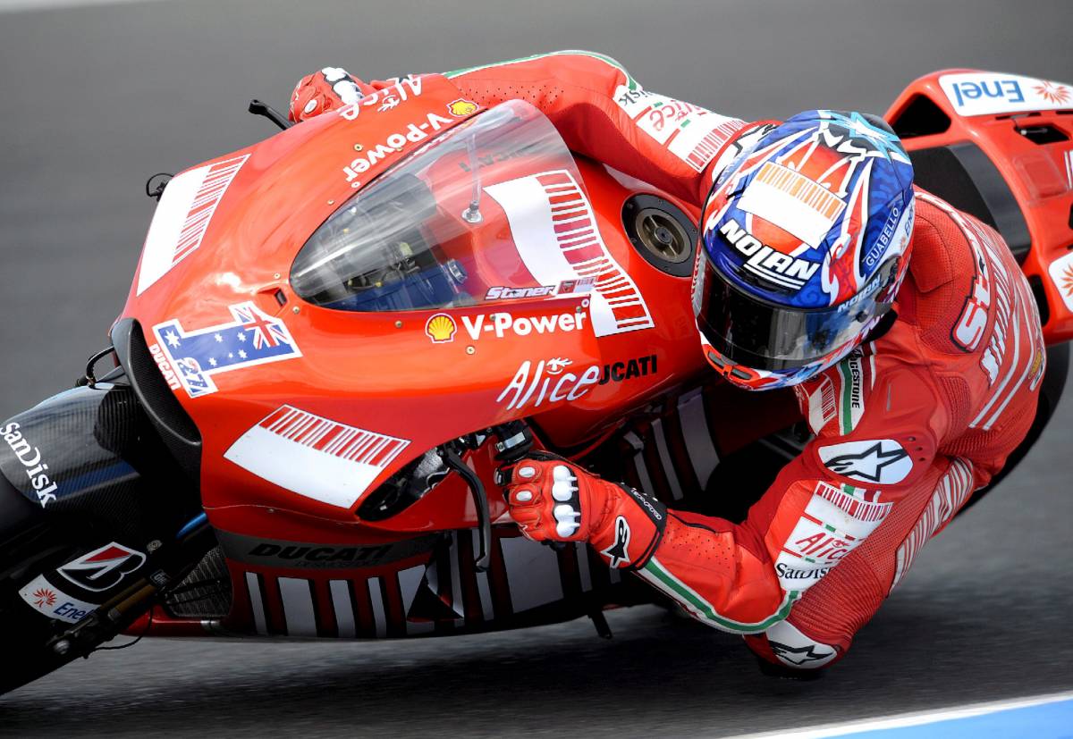 Moto, Rossi nella ghiaia 
Stoner in pole a casa sua