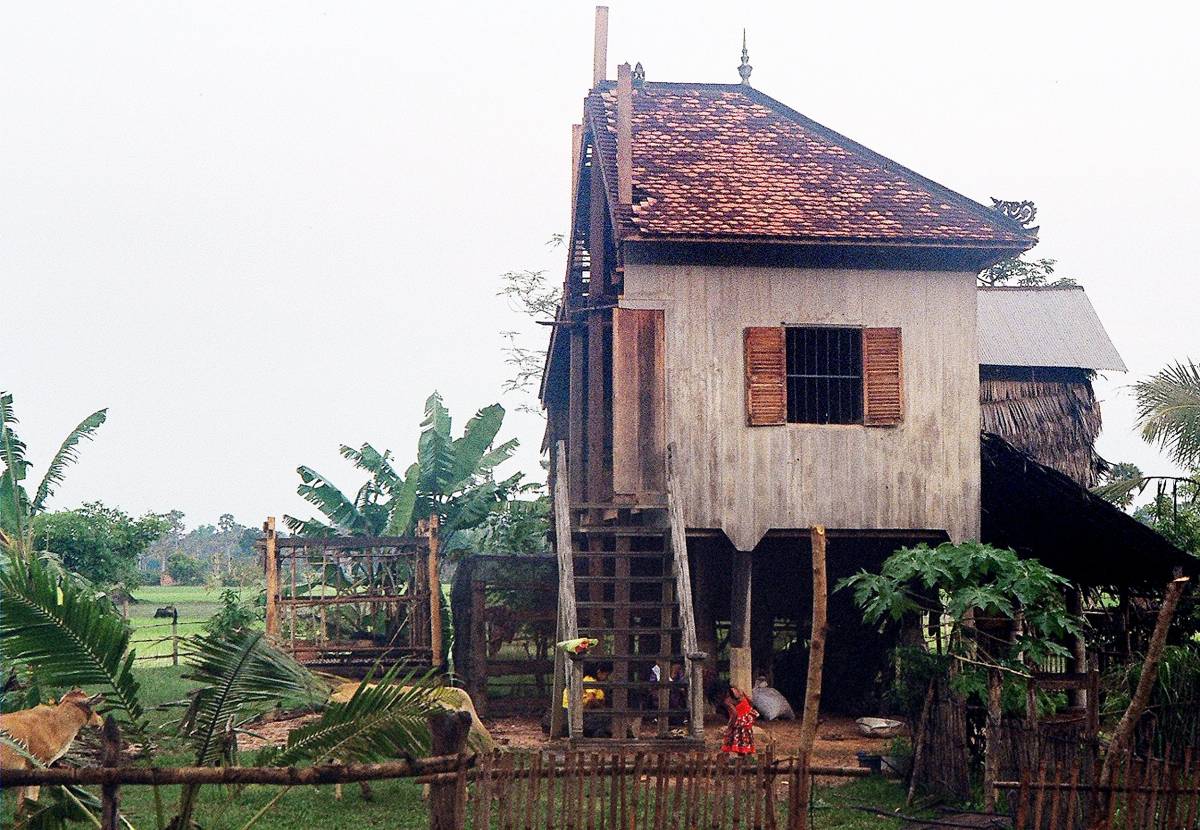 Cambogia, si separano e dividono la casa a metà