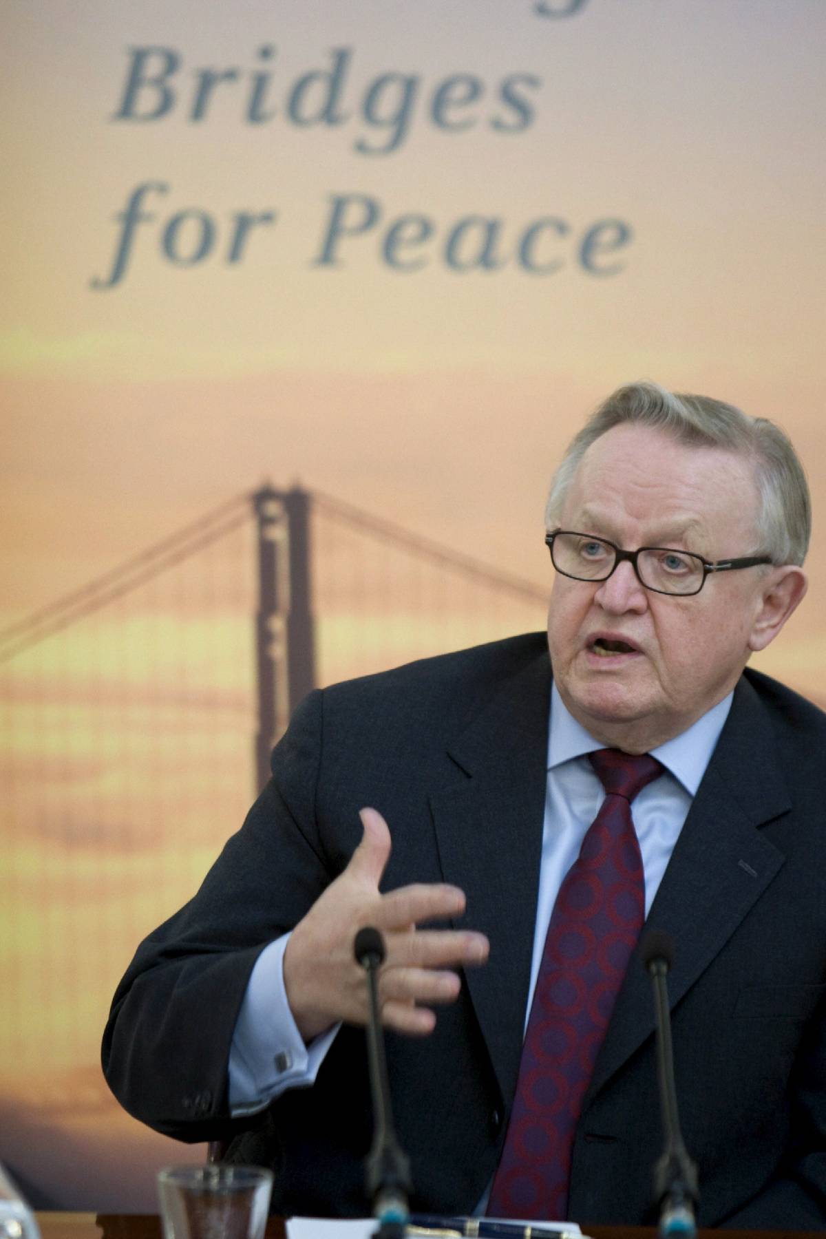 Nobel per la Pace 
a Ahtisaari: protesta 
di Russia e Serbia