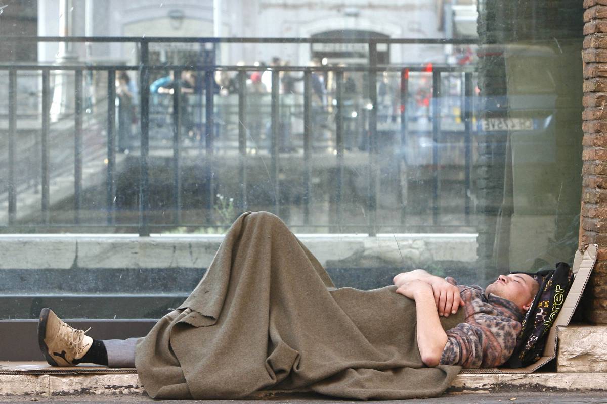 Caritas, povertà: in bilico 15 milioni di italiani