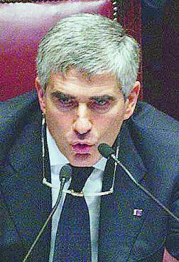 Casini premiato, Fini applaude