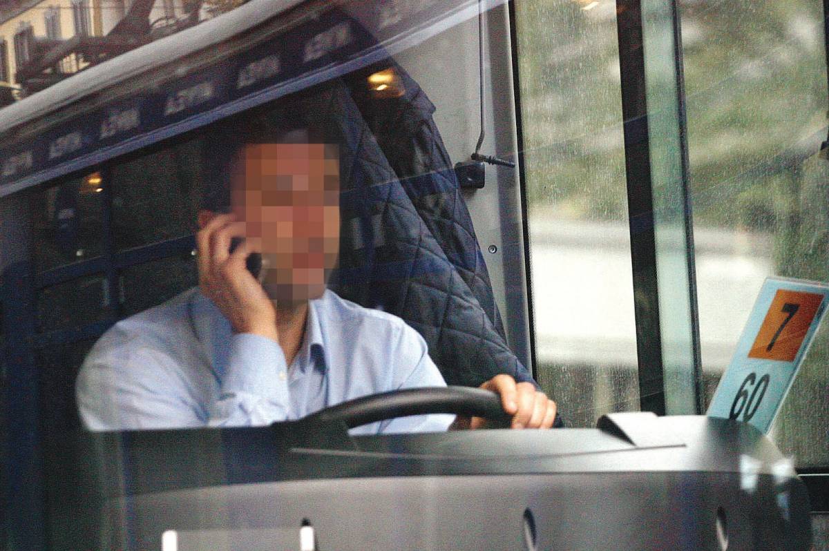 Gli autisti Atm preferiscono 
il telefonino al volante