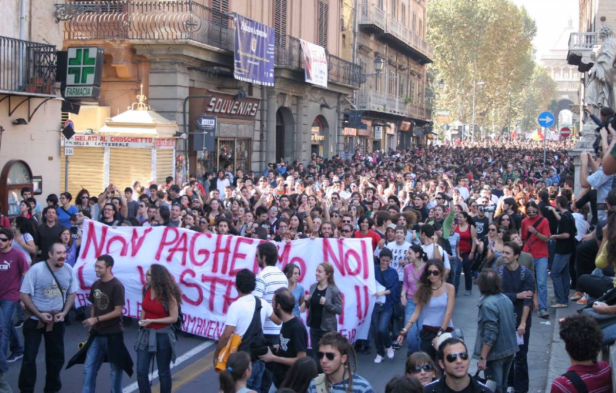 Università, prof e rettori in testa ai cortei