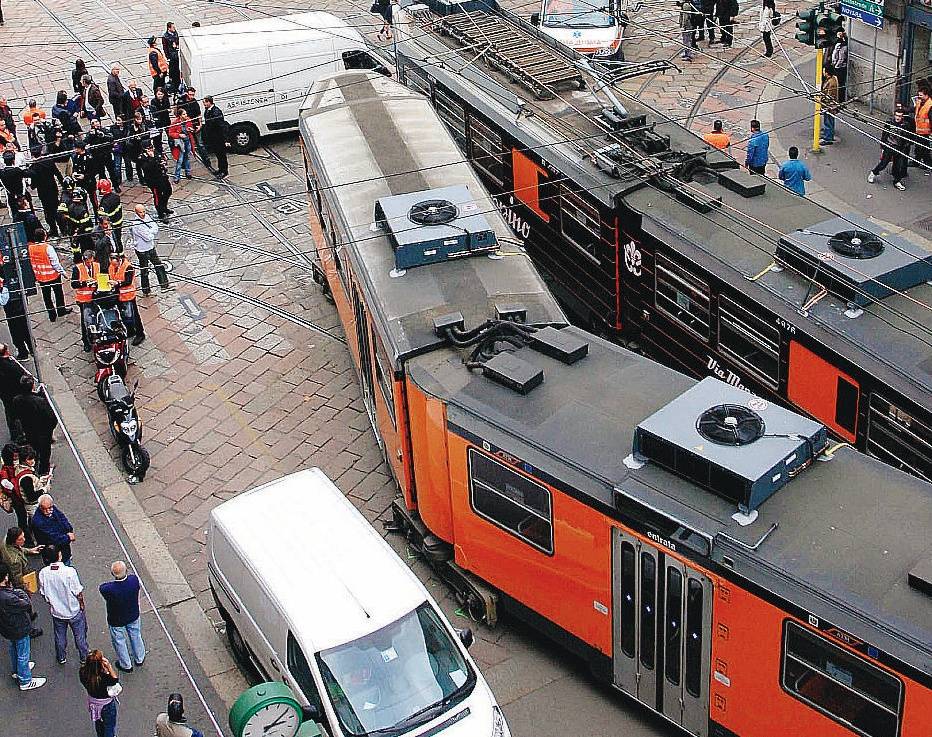 Un altro scontro fra tram dieci feriti 
"Andavano troppo forte..."