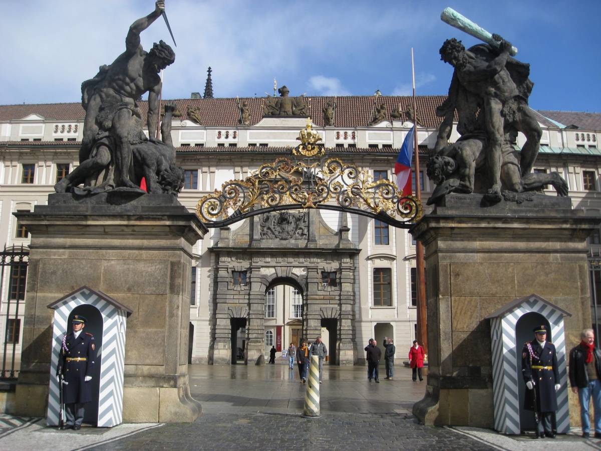Praga e Parigi in lite sulla presidenza ceca dell'Unione europea