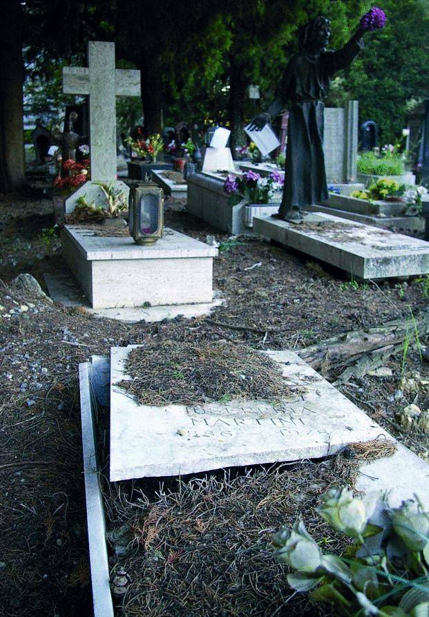 Il Comune «delega»  ai volontari la cura  dei cimiteri cittadini