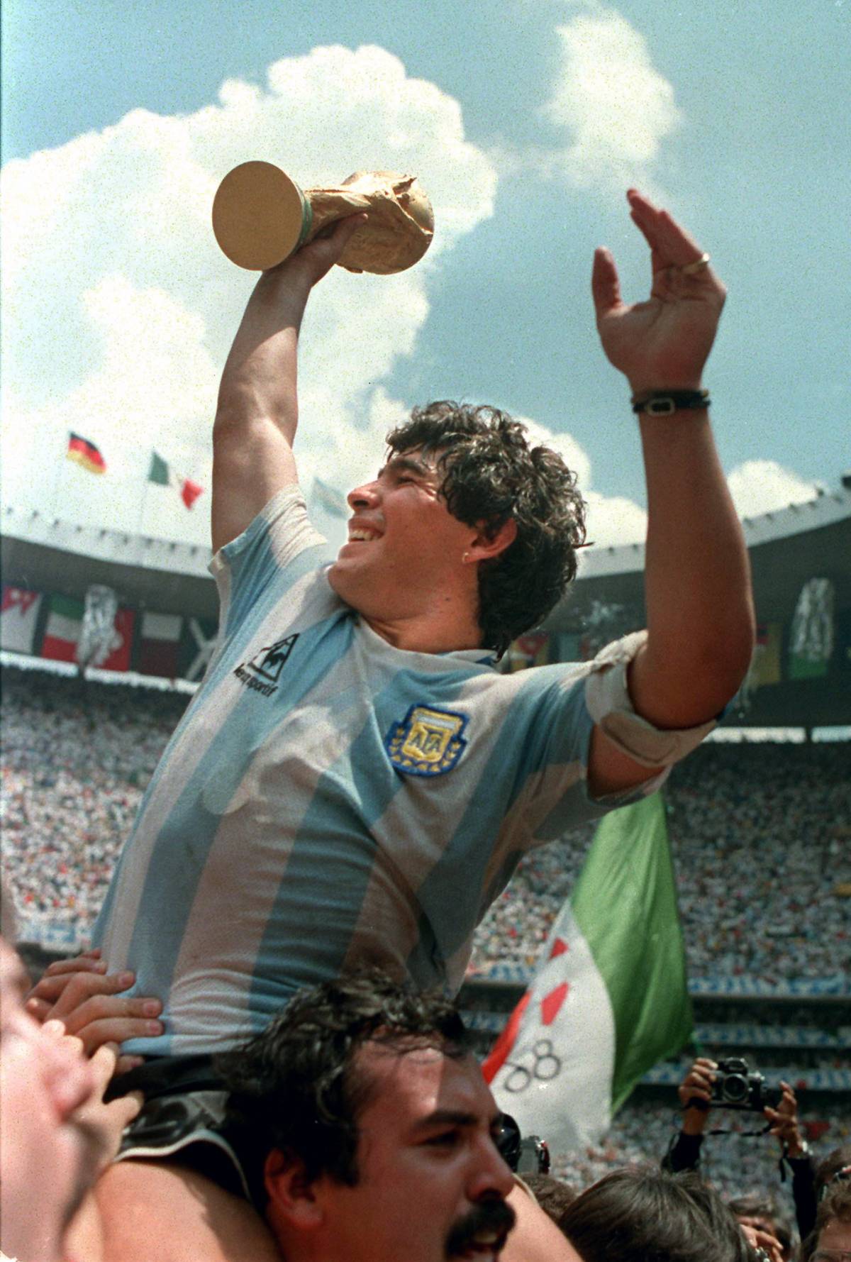 Maradona in panchina: è ct della sua Argentina