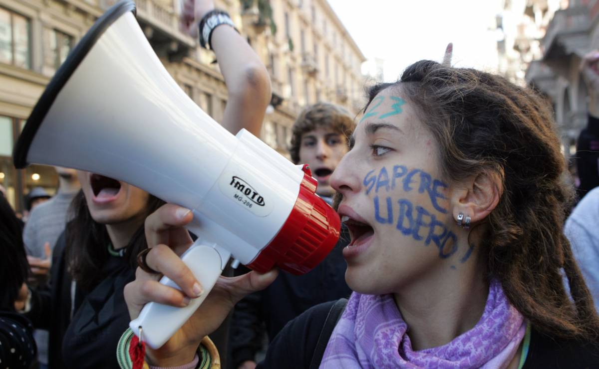 Studenti in piazza, con la sinistra 
Maroni: chi occupa sarà denunciato