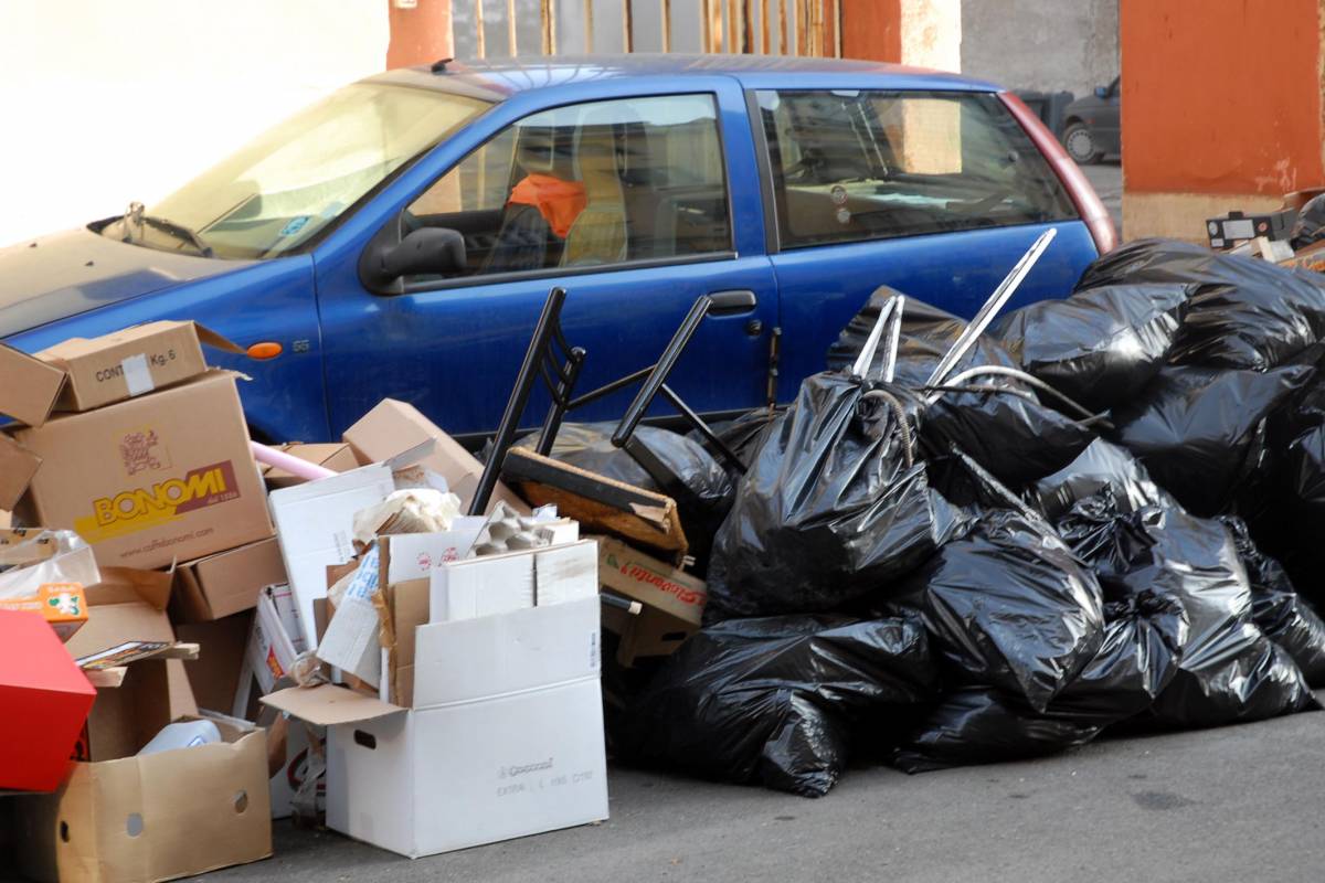 Campania, carcere a chi abbandona i rifiuti