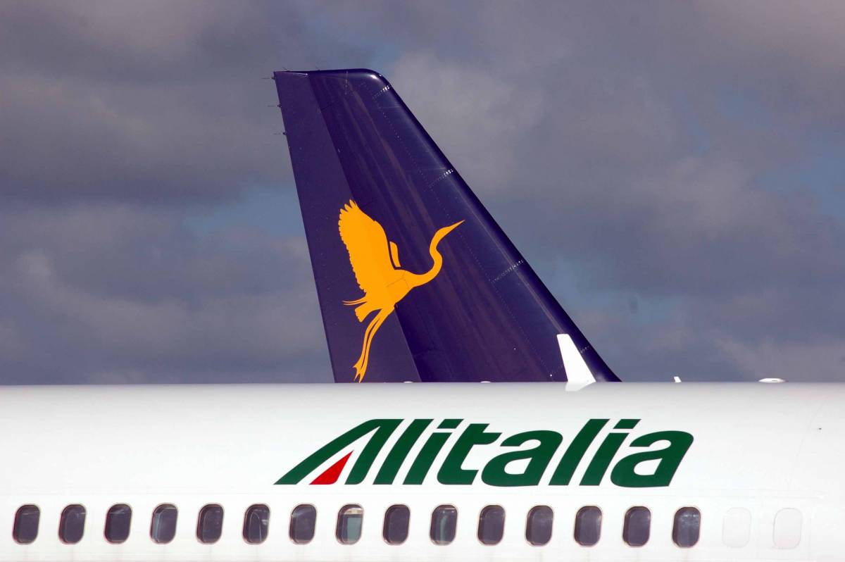 Alitalia decolla senza piloti e hostess 
"Cai volerà, nessuno metta veti"