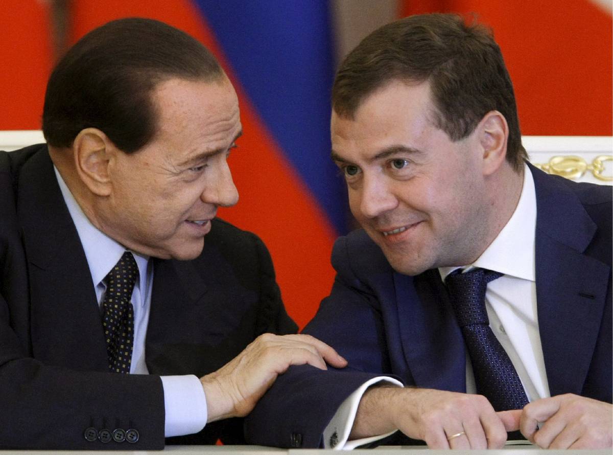 Berlusconi: "Obama abbronzato". Veltroni nero