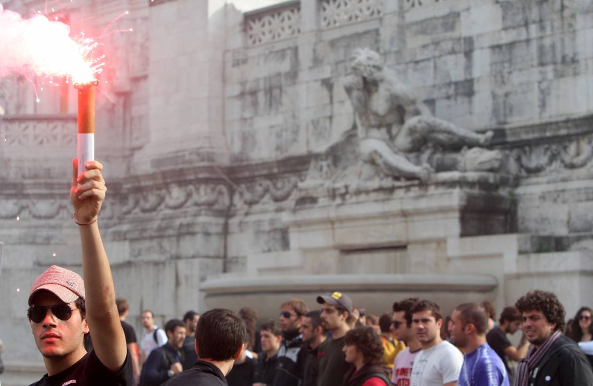 Scuola: durante "corteo" assaltano la stazione