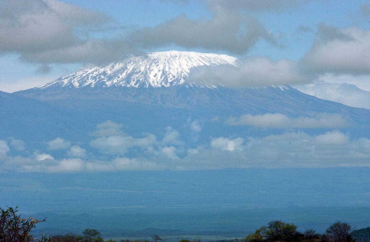 Tanzania, precipita aereo da turismo: morti quattro italiani