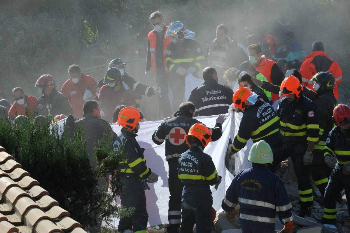 Crolla una palazzina 
a Vermicino 
Morti due anziani