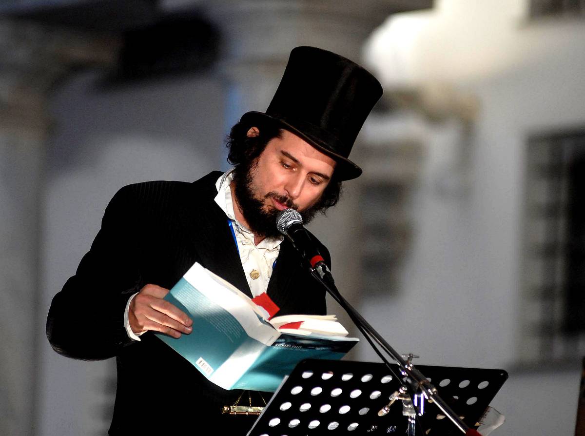 Capossela: "Benvenuti nel mio circo di mostri"