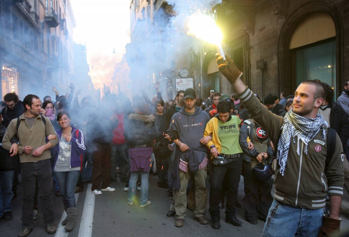 L'Onda invade Roma: "Siamo 200mila" 
Epifani attacca: "Chi non è qui sbaglia"