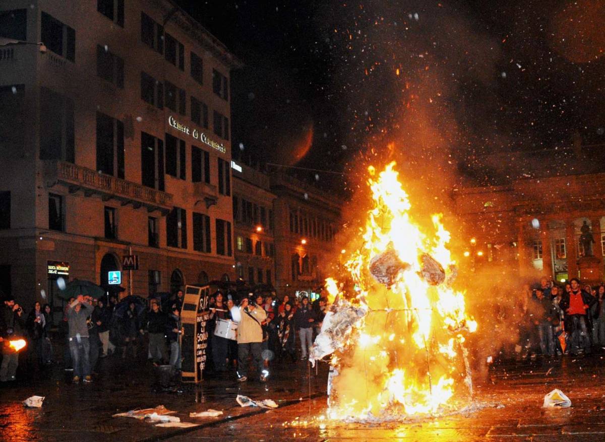 Genova infiammata di proteste: ma c’è chi la butta in musica