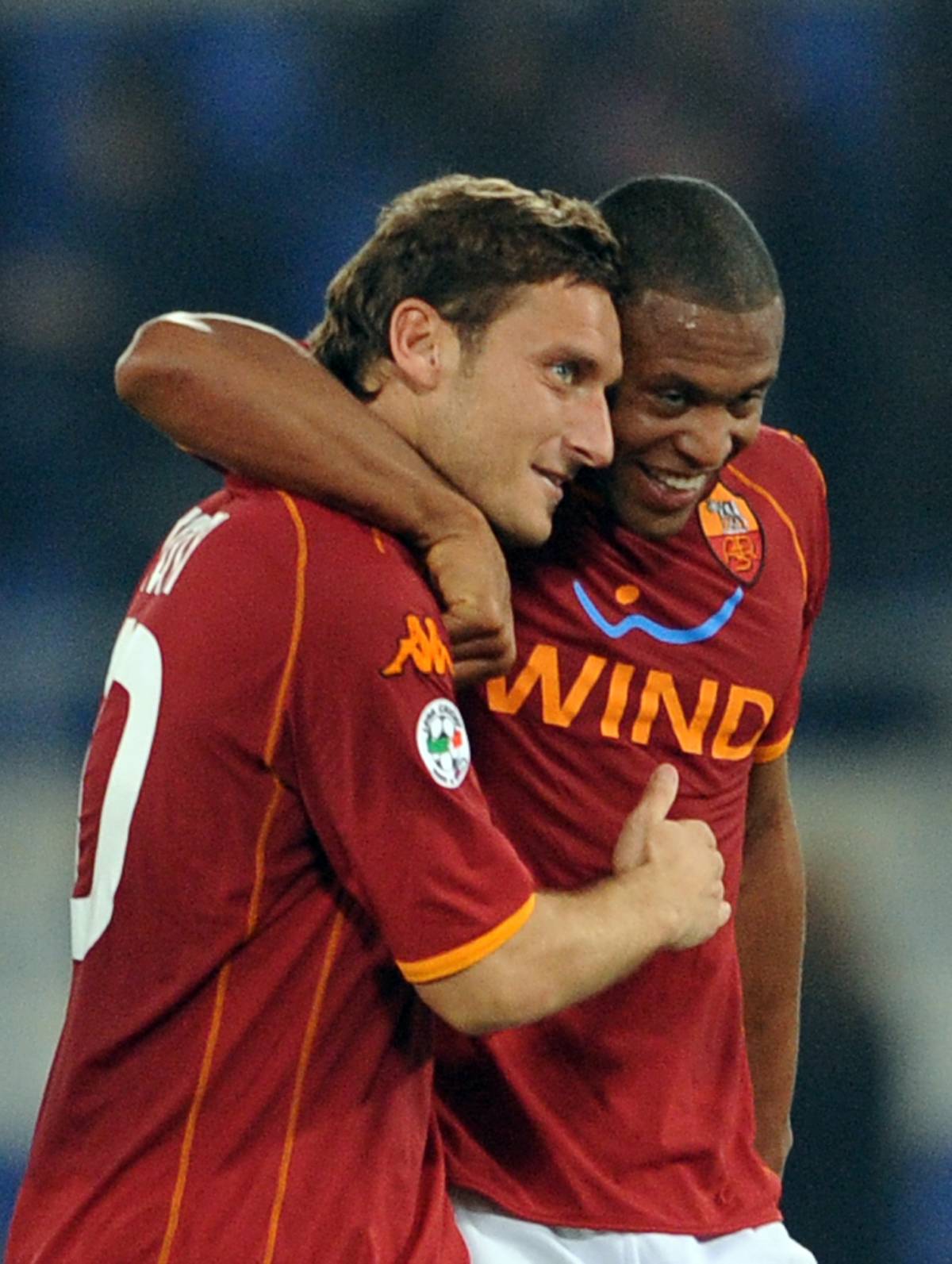 Decide Julio Baptista: 
il derby è giallorosso