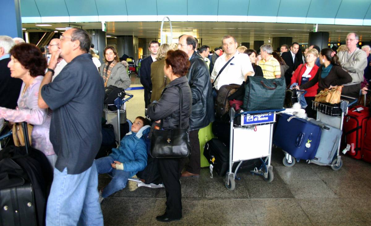 Alitalia, sciopero bianco 
a oltranza: è il caos