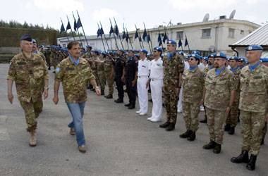 Rivoluzione in caserma, La Russa: 
"Rientro alle 3, alzabandiera alle 10"