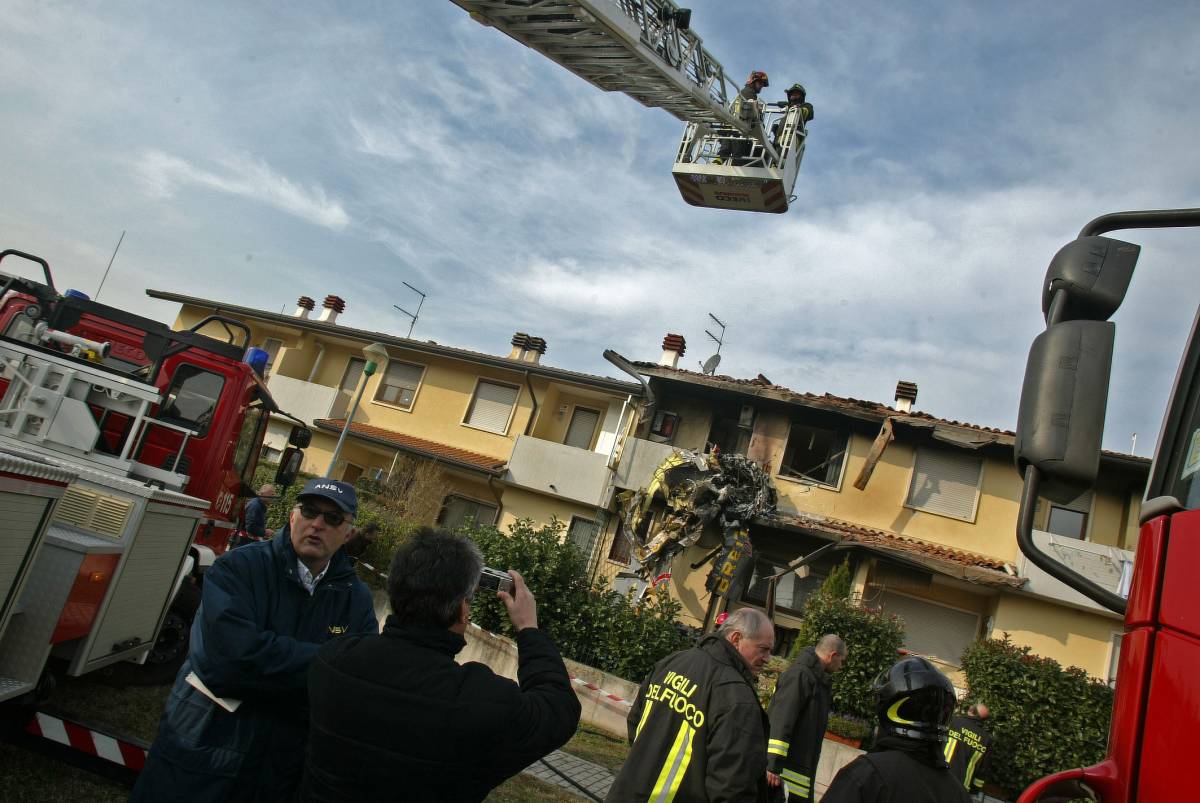 Thiene, aereo si schianta 
contro una villa: muore 
un'ex Freccia Tricolore