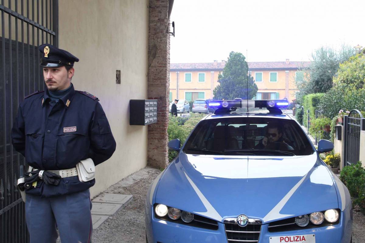 Strage senza un perchè 
uccide moglie e 3 figli 
poi si spara in testa