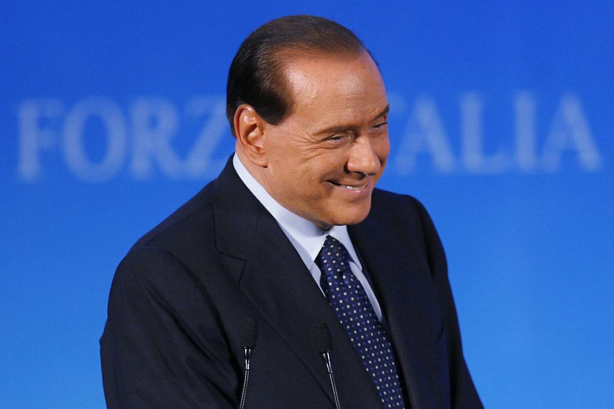 Berlusconi: "Crisi profonda, serve fiducia 
Di Pietro? E' un uomo di violenza"