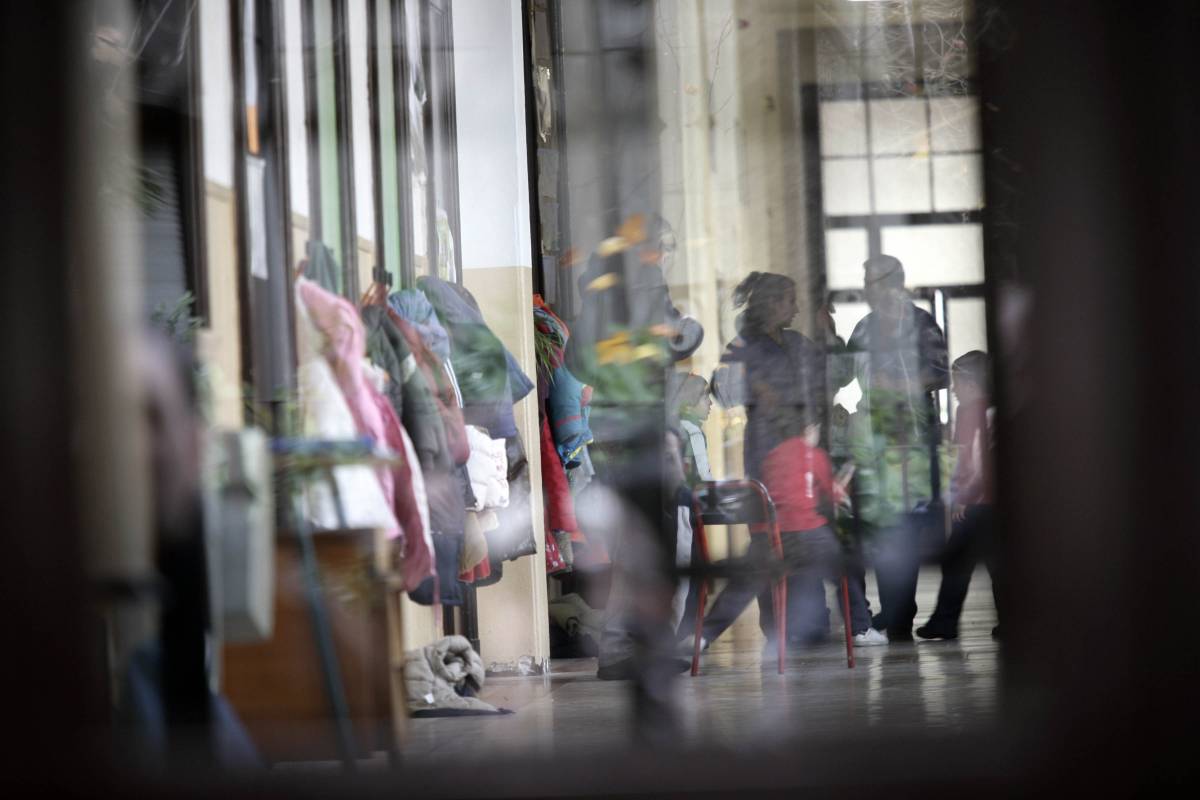 Bimbo cinese precipita 
dalla finestra di scuola