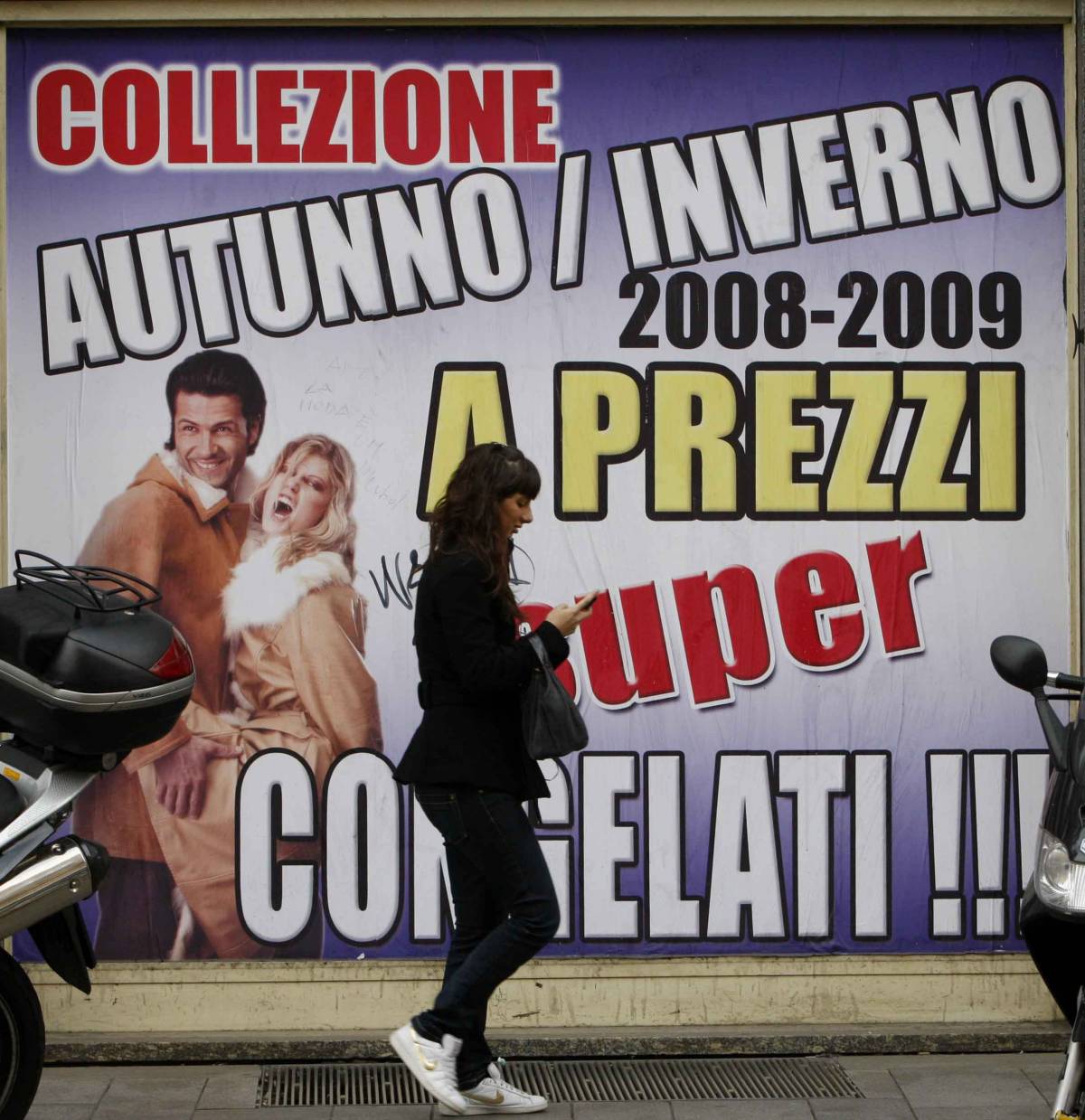 Allarme Ocse: "Recessione per tutto il 2009" 
Berlusconi contro la Cgil: "Errore lo sciopero"