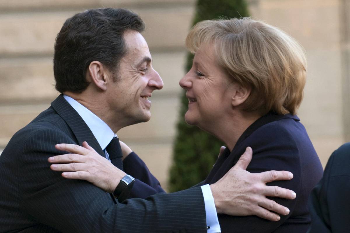 Da Merkel e Sarkozy ricetta anti-crisi: 
"Allentare i parametri di Maastricht"