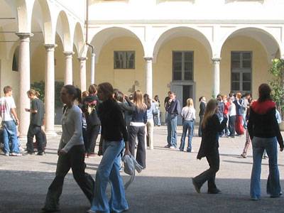 Università: stipendi magri per i prof "fannulloni"