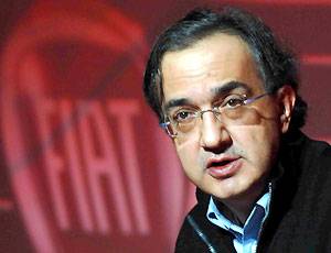 Auto, crolla il mercato: 
a novembre giù del 30% 
Marchionne: "Fiat cresce"