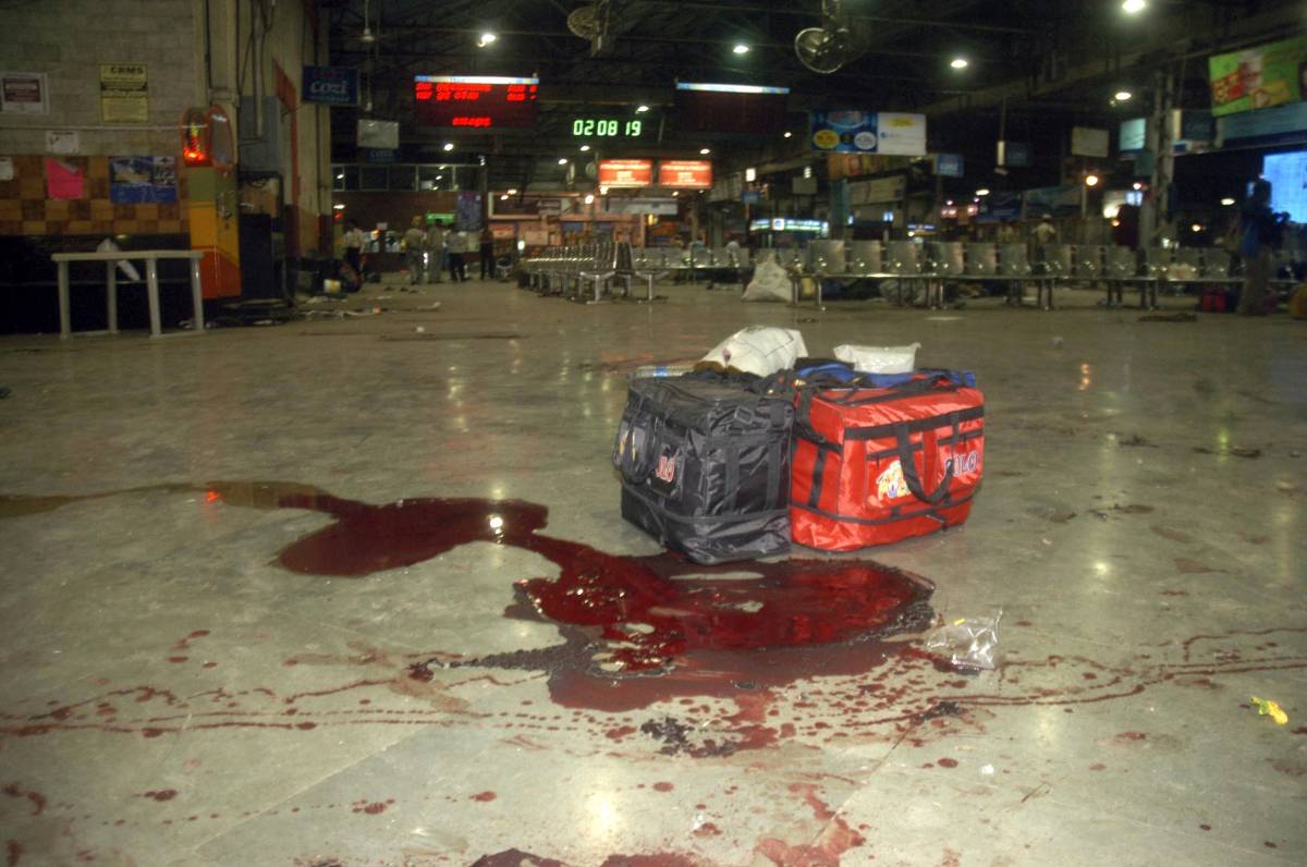 Mumbai, disinnescate due bombe in stazione 
India: gli attentati sono coordinati dal Pakistan