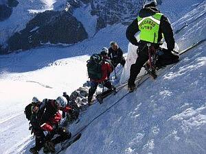 Sci-alpinisti travolti da una valanga: 2 vittime 
Due dispersi sotto la neve