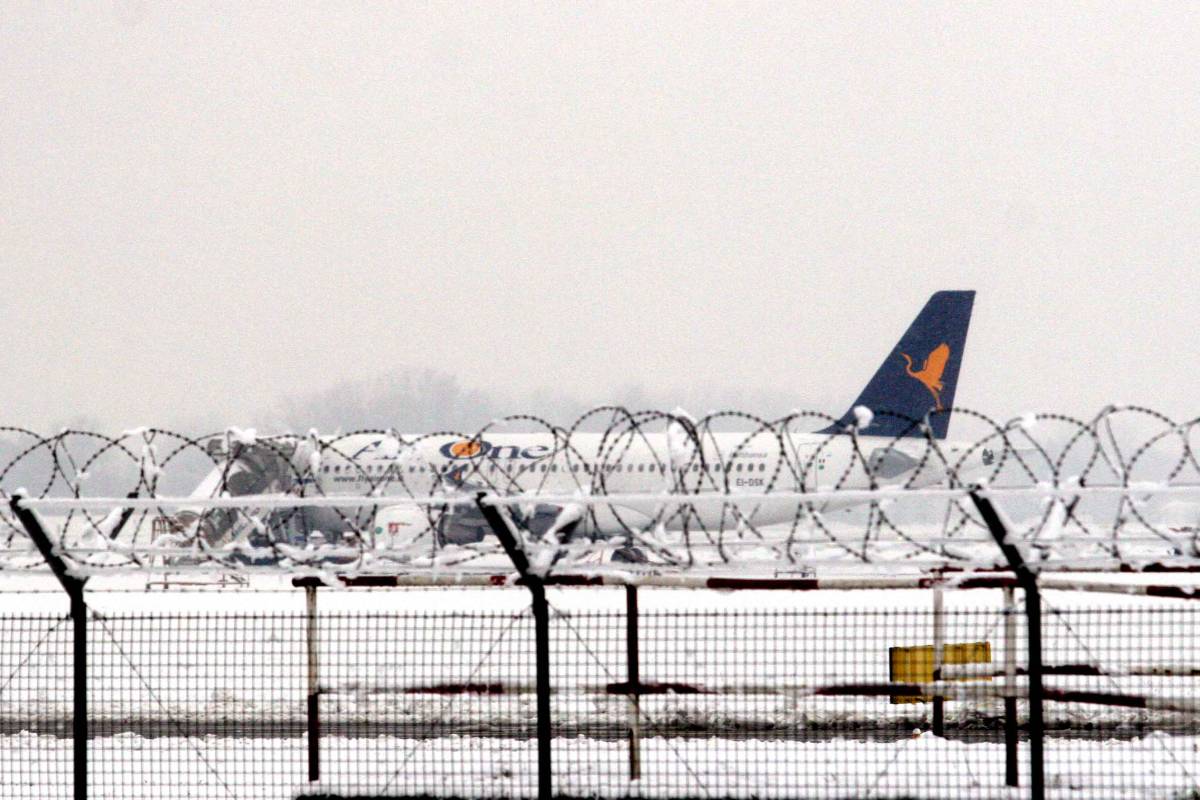 Maltempo, Nord sotto la neve: aeroporti in tilt