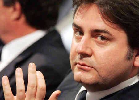 Ricucci: "Io non ho picchiato la mia compagna, lei è folle"