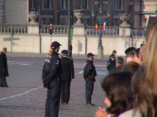 Bruxelles: arrestati 14 terroristi di al Qaida 
Maroni: "Erano collegati ai due fermati a Bari"