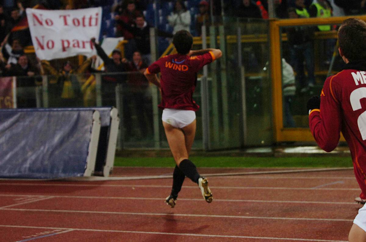 "Atti osceni", tifoso denuncia Vucinic