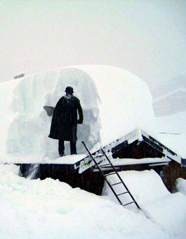 Seggiovie e case sotto 3 metri di neve: restano isolati i monti delle vacanze