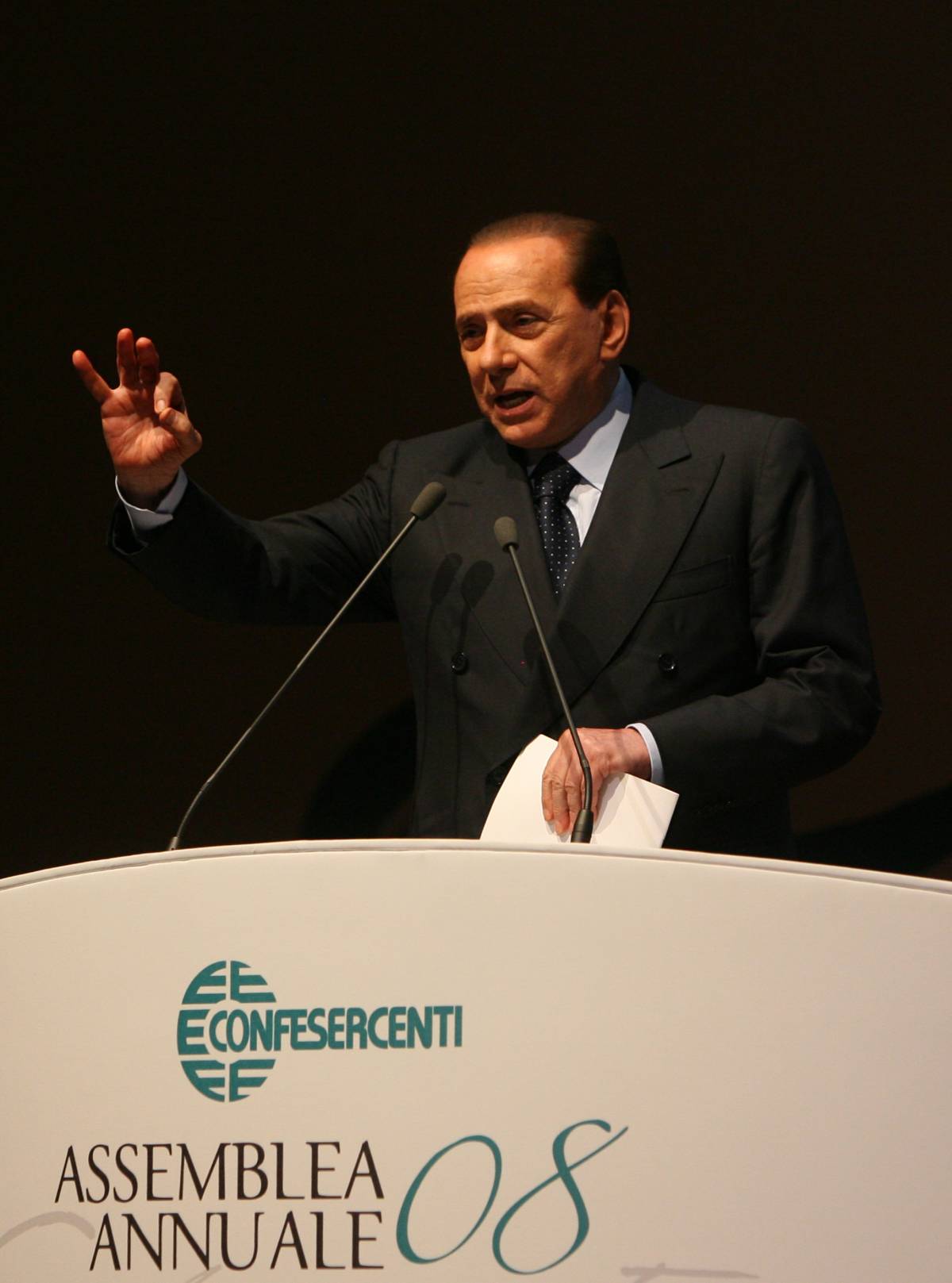 Berlusconi: "Garantisti" 
Camera: no della giunta 
all'arresto di Margiotta