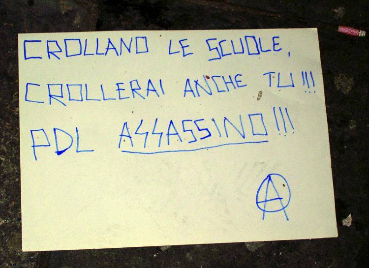 Neanche la bomba-carta ferma le firme Pdl