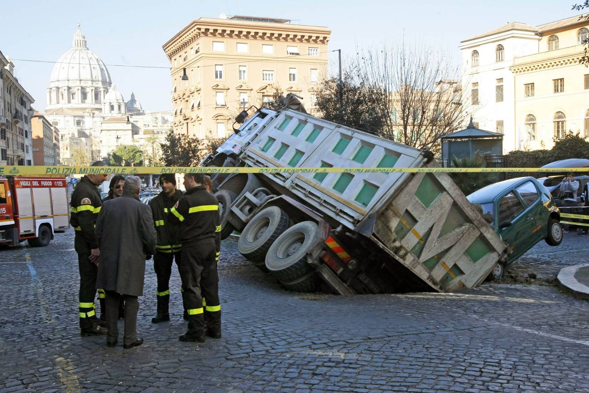 EPPURE  2000 ANNI FA QUI  COSTRUIVANO STRADE "ETERNE"